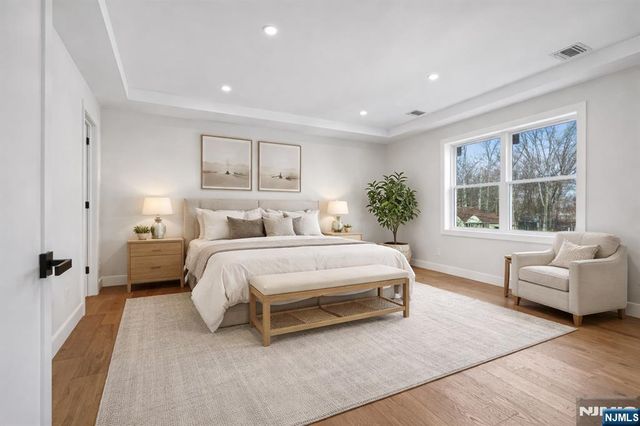 229 Sutton Place, New Milford, NJ 07646