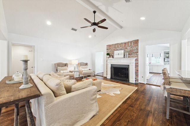 737 Country Lane, Houston, TX 77024