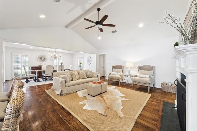 737 Country Lane, Houston, TX 77024
