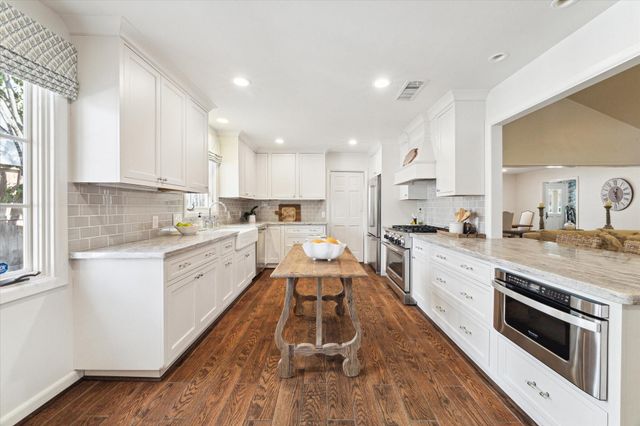 737 Country Lane, Houston, TX 77024