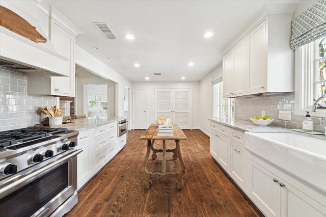 737 Country Lane, Houston, TX 77024