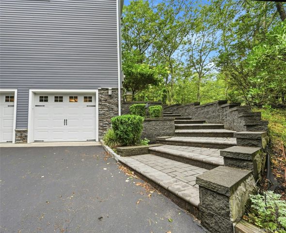 135 Oakwood Road, Port Jefferson, NY 11777
