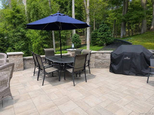 135 Oakwood Road, Port Jefferson, NY 11777