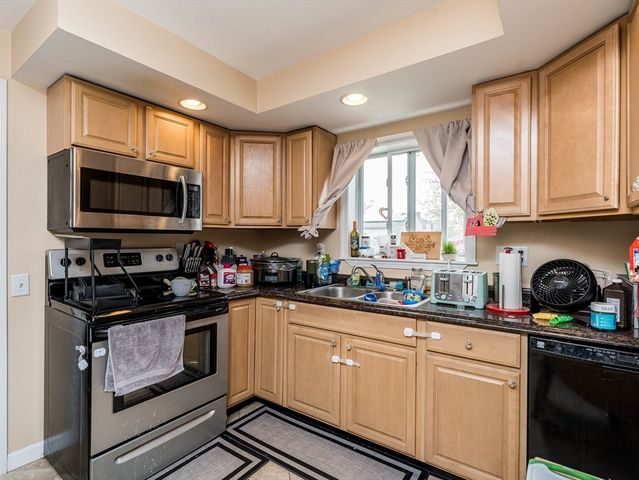 136 Collins St, Attleboro, MA 02703