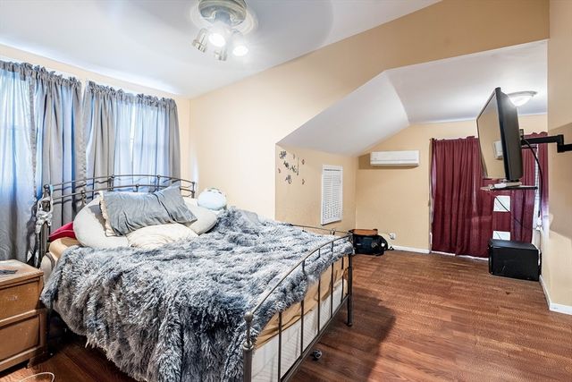 136 Collins St, Attleboro, MA 02703