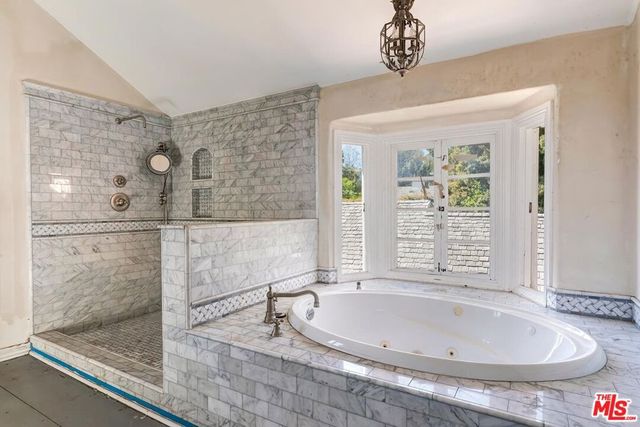 165 Veteran Avenue, Los Angeles, CA 90024