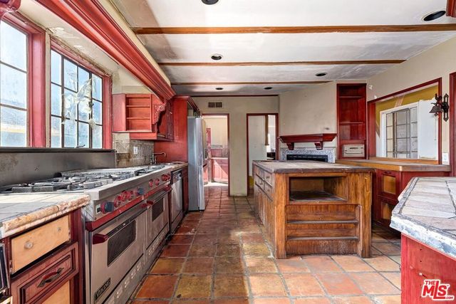 165 Veteran Avenue, Los Angeles, CA 90024