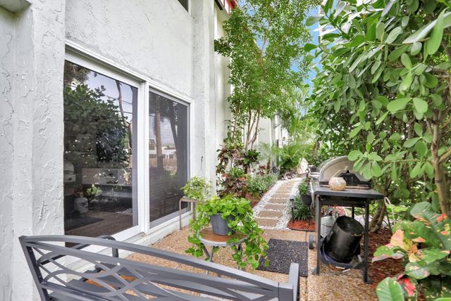 860 SE 6th Avenue 104, Deerfield Beach, FL 33441