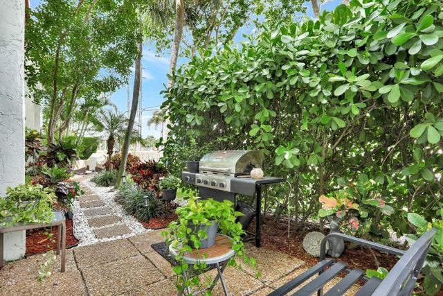 860 SE 6th Avenue 104, Deerfield Beach, FL 33441