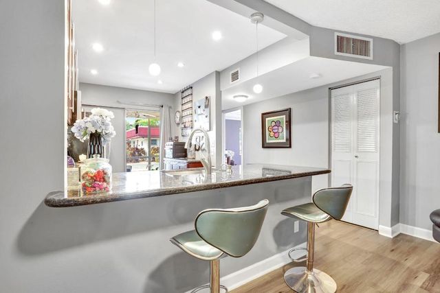 860 SE 6th Avenue 104, Deerfield Beach, FL 33441