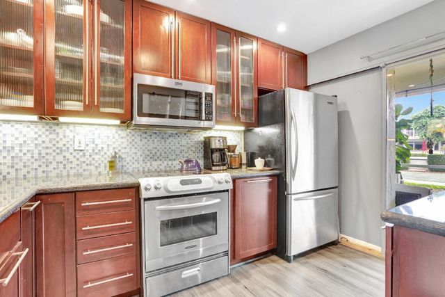 860 SE 6th Avenue 104, Deerfield Beach, FL 33441