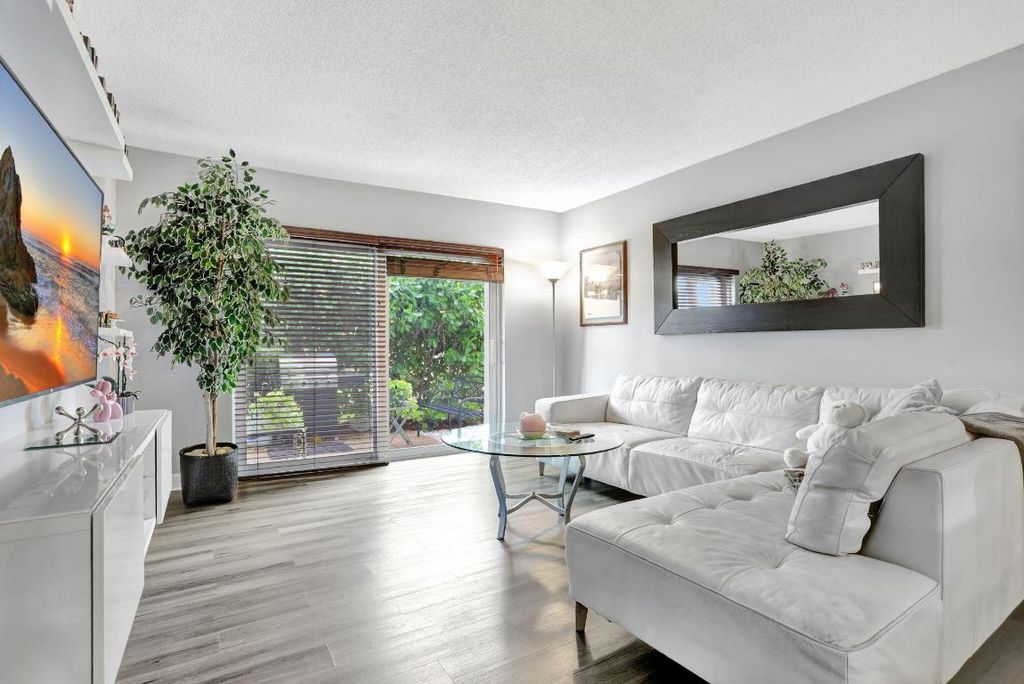 860 SE 6th Avenue 104, Deerfield Beach, FL 33441