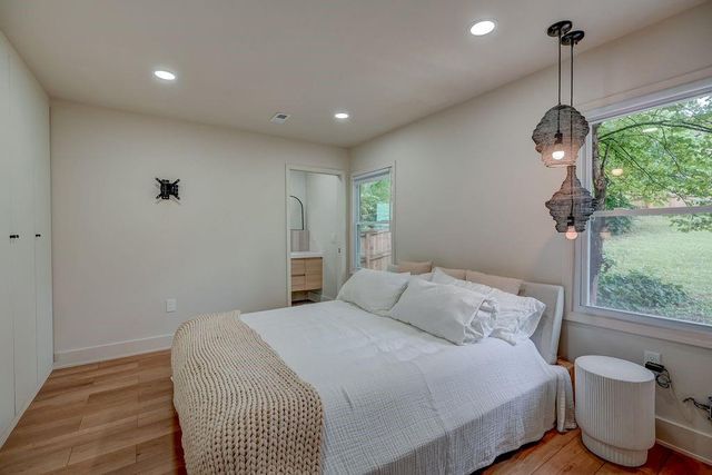 8645 Sleepy Hollow Road, Kansas City, MO 64114