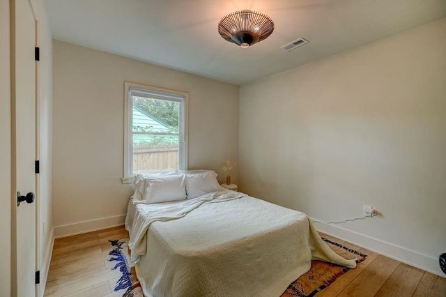 8645 Sleepy Hollow Road, Kansas City, MO 64114