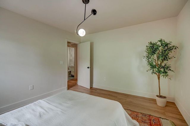8645 Sleepy Hollow Road, Kansas City, MO 64114