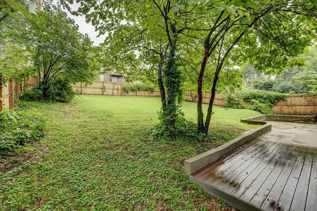 8645 Sleepy Hollow Road, Kansas City, MO 64114
