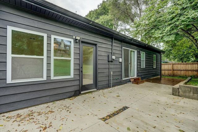 8645 Sleepy Hollow Road, Kansas City, MO 64114