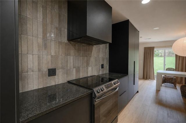 8645 Sleepy Hollow Road, Kansas City, MO 64114