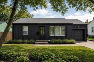 8645 Sleepy Hollow Road, Kansas City, MO 64114