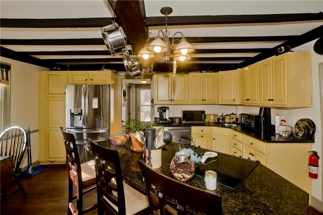 175 Huntinghouse Road, Glocester, RI 02857