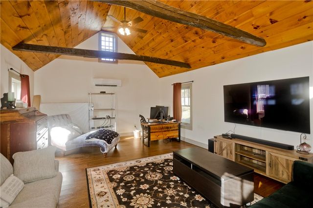 175 Huntinghouse Road, Glocester, RI 02857