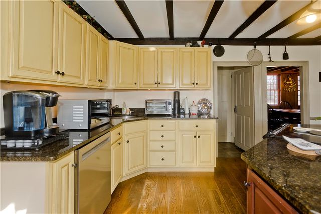 175 Huntinghouse Road, Glocester, RI 02857