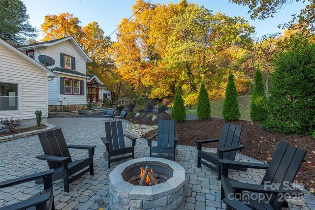 287 Church Road, Fairview, NC 28730