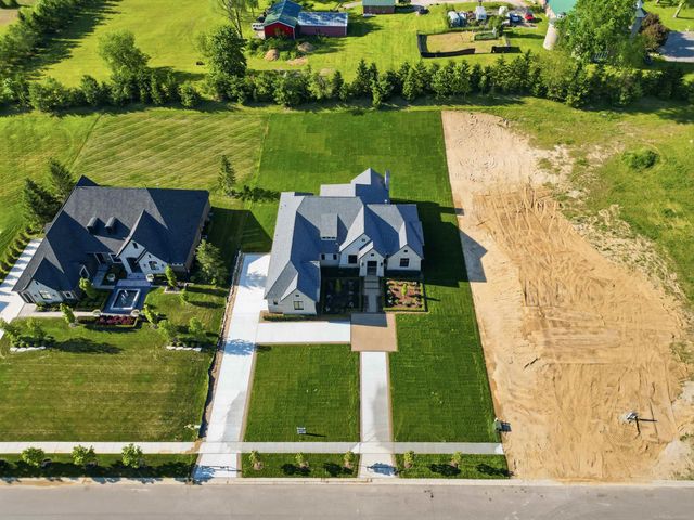 5803 Cotswold Drive 17, Washington Twp, MI 48094