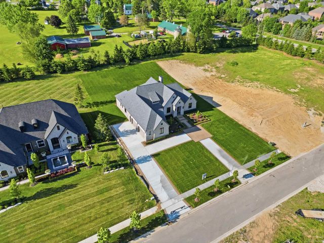 5803 Cotswold Drive 17, Washington Twp, MI 48094