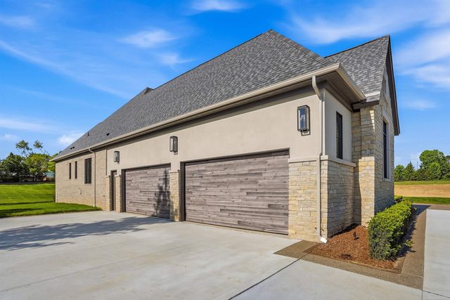 5803 Cotswold Drive 17, Washington Twp, MI 48094