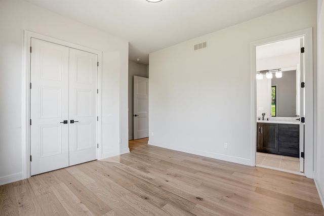 5803 Cotswold Drive 17, Washington Twp, MI 48094