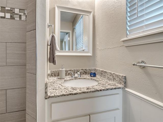 637 E 27th Street, Edmond, OK 73013