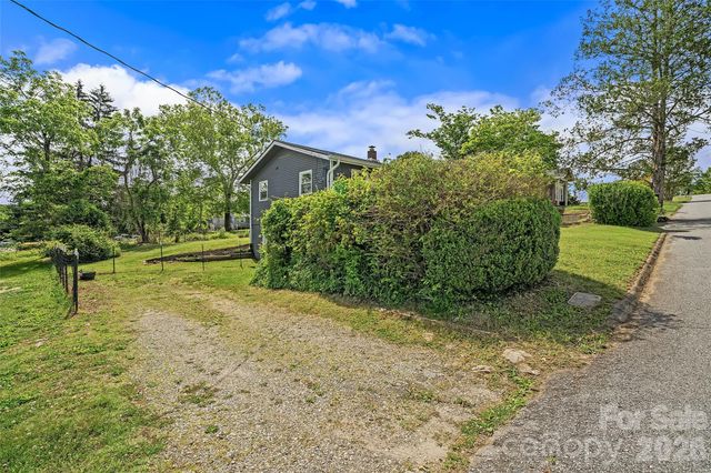 708 Prince Drive, Hendersonville, NC 28791