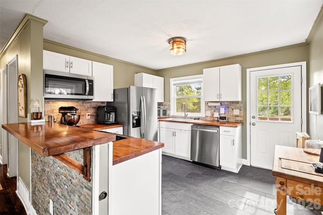 708 Prince Drive, Hendersonville, NC 28791
