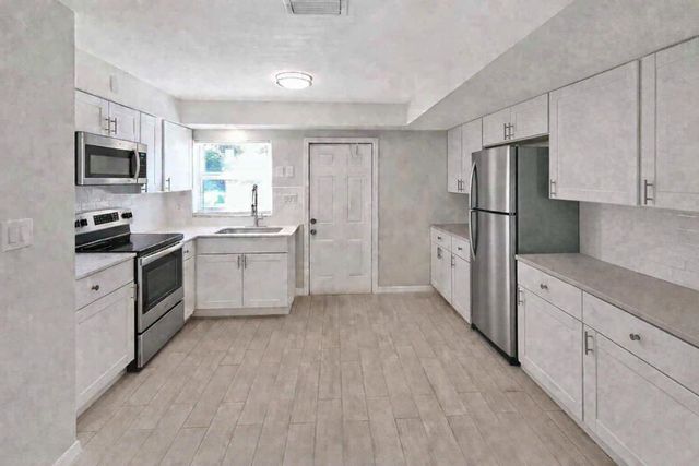 1405 Citrus Avenue, Fort Pierce, FL 34950