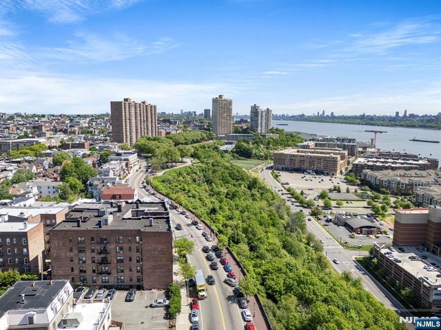 1055 Boulevard D3, Weehawken, NJ 07086