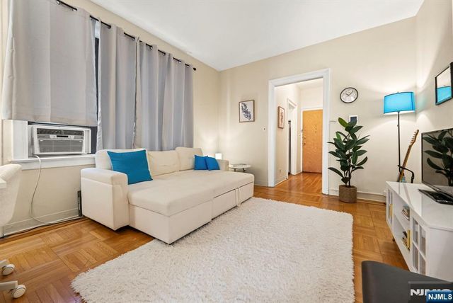 1055 Boulevard D3, Weehawken, NJ 07086