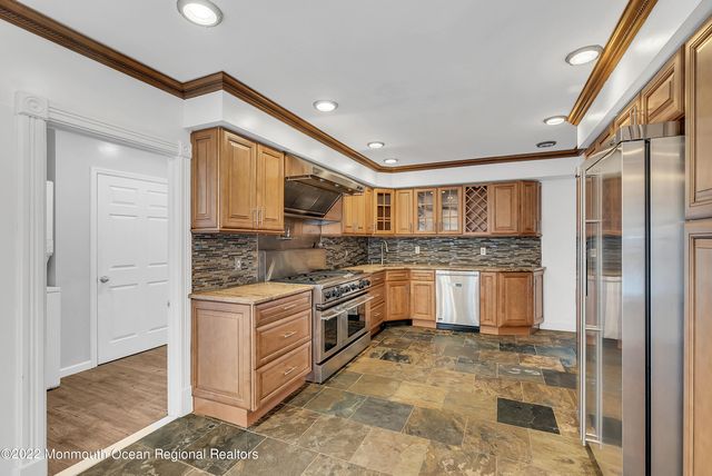 370 W Park Avenue, Oakhurst, NJ 07755