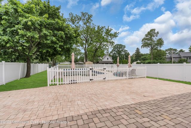 370 W Park Avenue, Oakhurst, NJ 07755