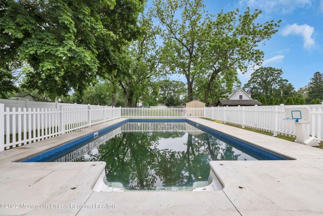 370 W Park Avenue, Oakhurst, NJ 07755