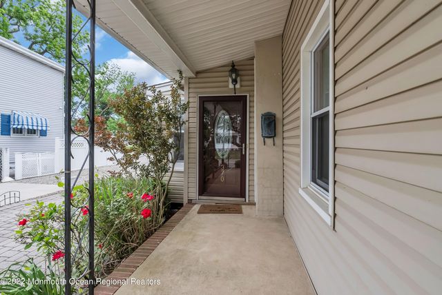 370 W Park Avenue, Oakhurst, NJ 07755