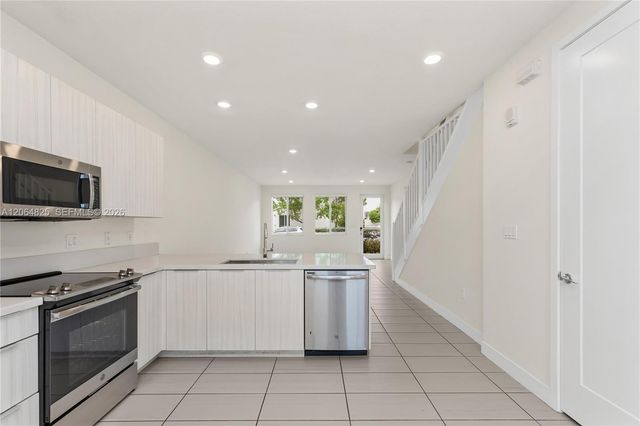 6416 NW 102nd Court 115, Doral, FL 33178