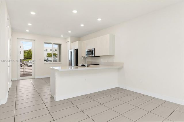 6416 NW 102nd Court 115, Doral, FL 33178