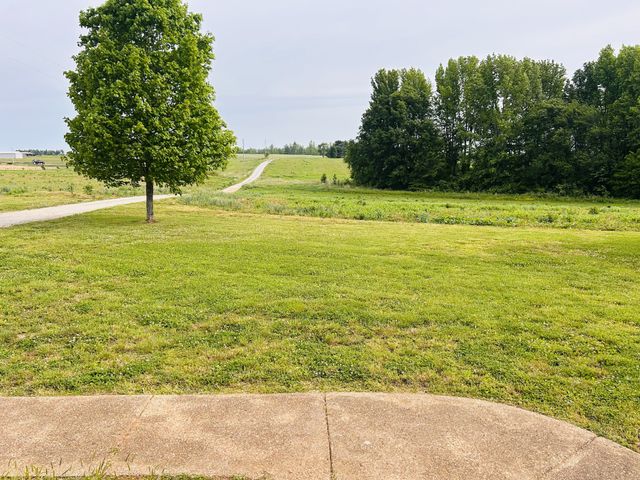 235 Breezy Knoll Ln, Morrison, TN 37357