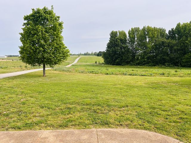 235 Breezy Knoll Ln, Morrison, TN 37357