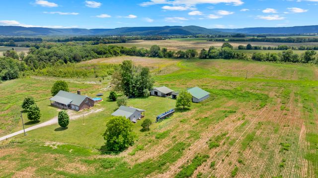235 Breezy Knoll Ln, Morrison, TN 37357