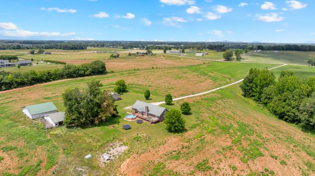 235 Breezy Knoll Ln, Morrison, TN 37357