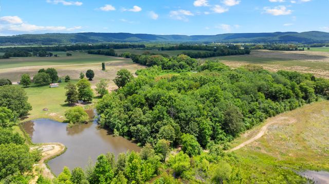 235 Breezy Knoll Ln, Morrison, TN 37357