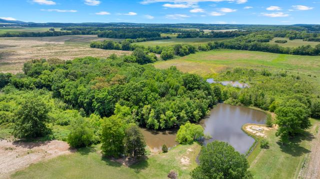 235 Breezy Knoll Ln, Morrison, TN 37357