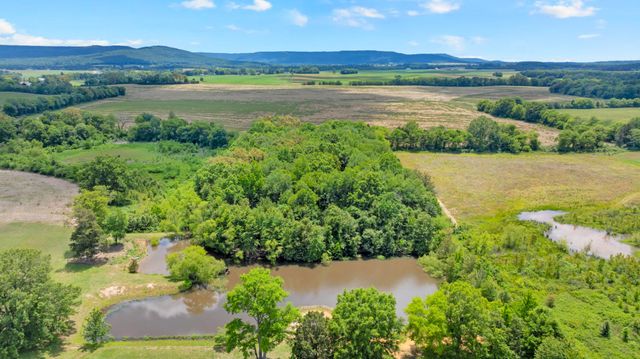 235 Breezy Knoll Ln, Morrison, TN 37357